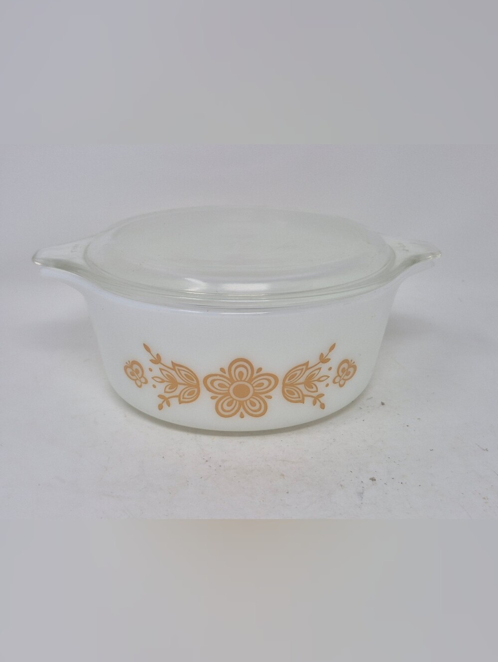 Vintage White PYREX Golden Butterfly 1. 5 Quart Casserole Dish With Lid